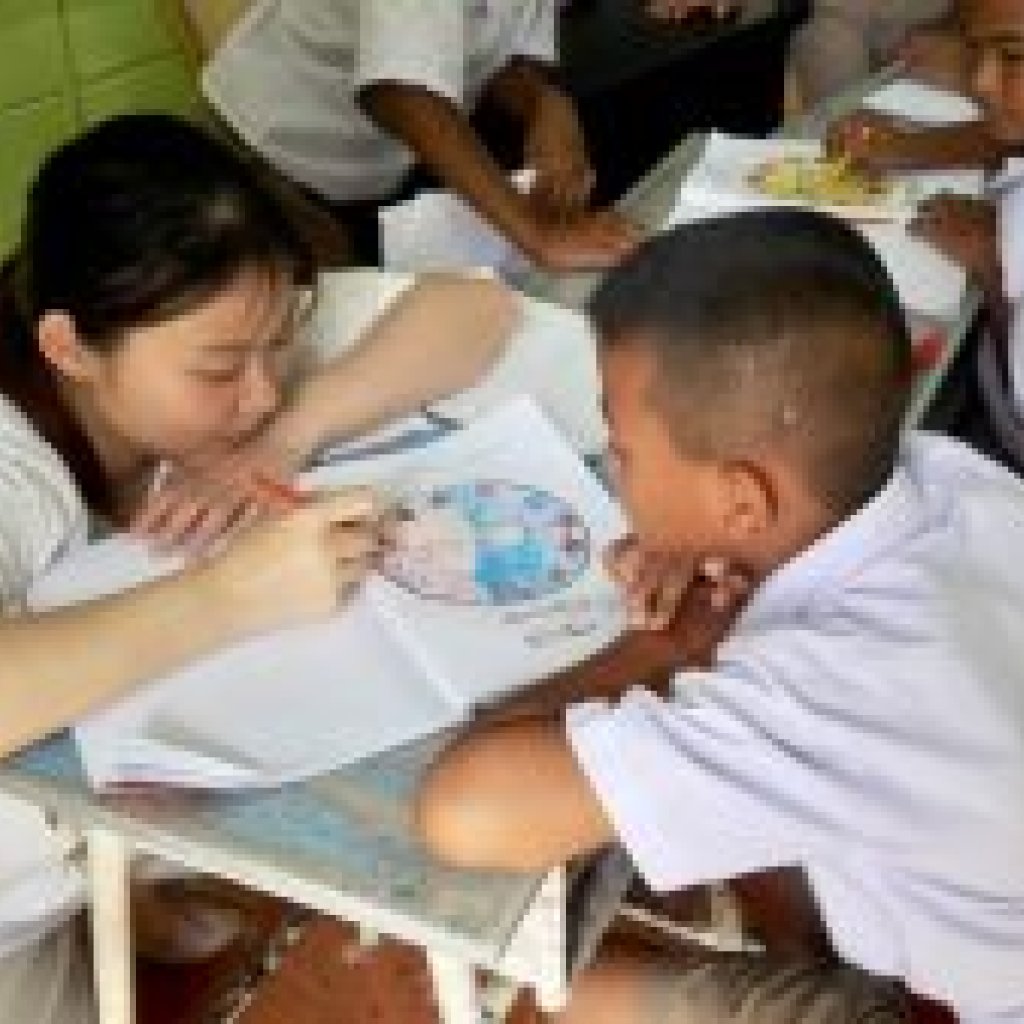 The life to the pure heart by Sukki, China, Sampanvitthana School. (Phetchaboon Province)