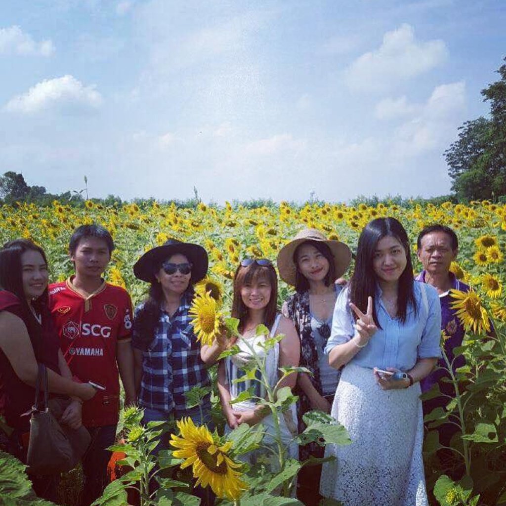 Adventures of the Yellow Ukelele by Gretchyn and Sunshine, Free Vounteer Thailand Project