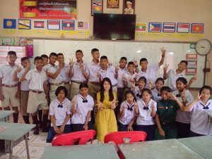 《在泰国认识你 Kanchanaburi(北碧府)》  Volunteer Experiences at Bansamyod School, Thailand Author: Yunhe Sun 孙云鹤
