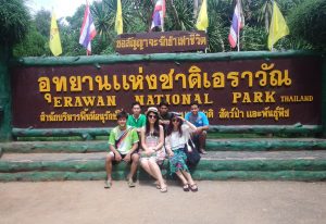 《在泰国认识你 Kanchanaburi(北碧府)》  Volunteer Experiences at Bansamyod School, Thailand Author: Yunhe Sun 孙云鹤